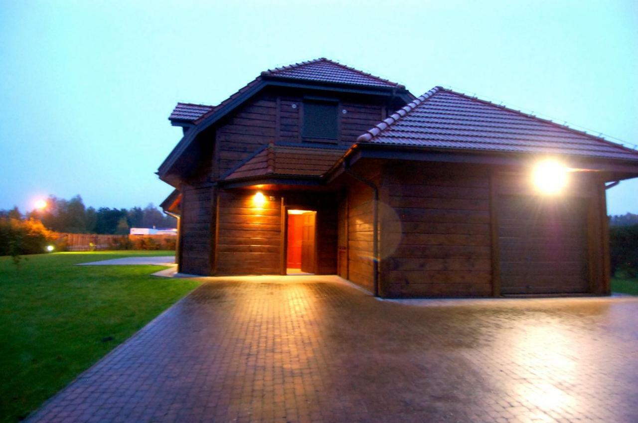 Dom Wakacyjny Z Basenem Debki Exterior photo